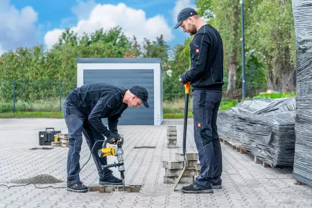 Carport Fundamente erstellen mit einem Spaten