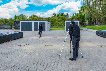 Carport Fundamente erstellen mit einem Minibagger und Erdbohrer