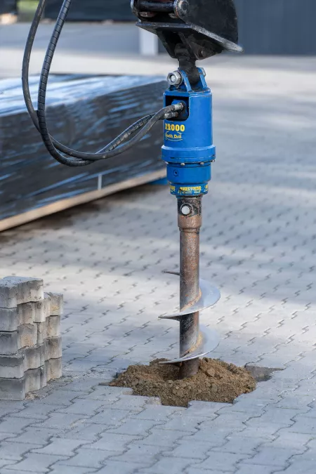 Carport Fundamente erstellen mit einem Minibagger und Erdbohrer