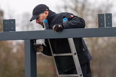 Montage der tragenden Carport Dachbalken