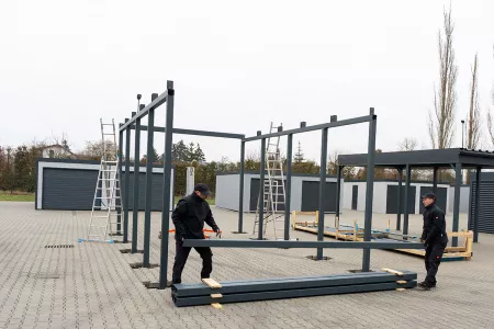 Montage der tragenden Carport Dachbalken