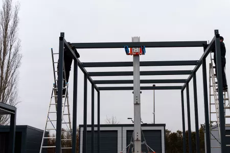 Montage der tragenden Carport Dachbalken