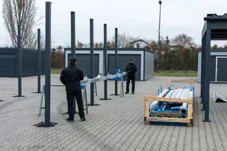 Montage der tragenden Carport Dachbalken