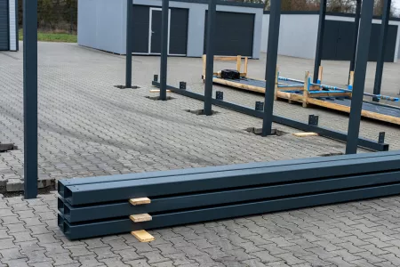 Montage der tragenden Carport Dachbalken